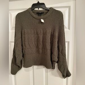 Derek Heart Olive Green sweater. Batwing sleeves. Size M. New with tag.